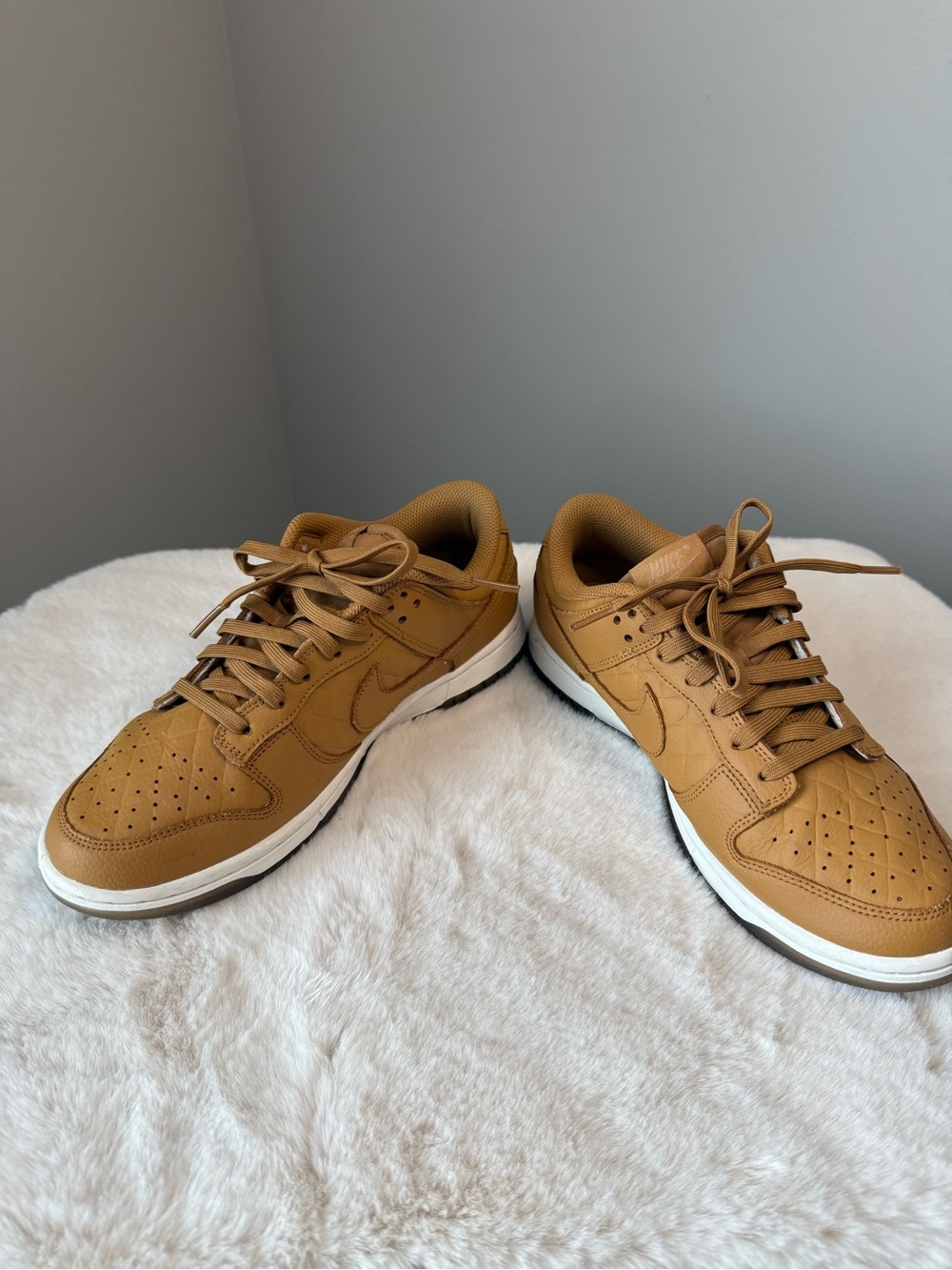 Nike Women’s Dunk Low Quilted Wheat Tan Leather Sneakers DX3374-700 - Picture 5 of 5